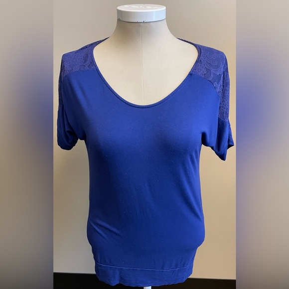 Nicole Miller royal blue lace trimmed short sleeve blouse top women's size Small - Picture 3 of 10
